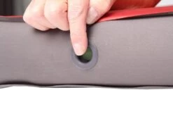 Exped MegaMat 10 LXW Slaapmat Rood -Kampeeruitrustingswinkel 40112 exped megamat 10 lxwrubyred slaapmat