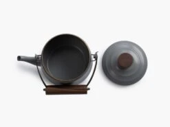 Barebones Geëmailleerde Theepot Donkergrijs -Kampeeruitrustingswinkel 77645 barebones enamel theepot stone grey